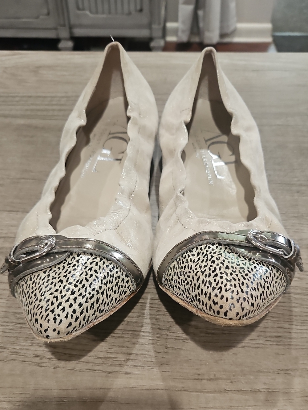 AGL Monika cap-toe ballet flats in a cream and metallic flats size 38.5